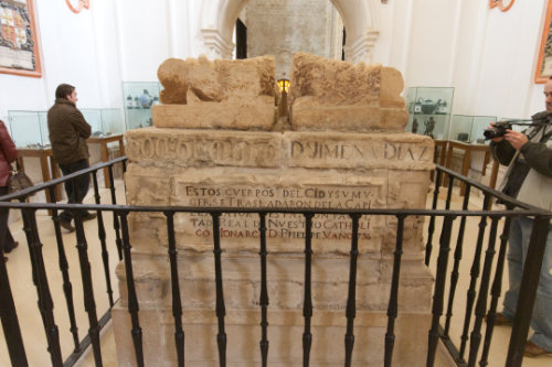 Pies de la tumba del Cid en la iglesia de Cardeña